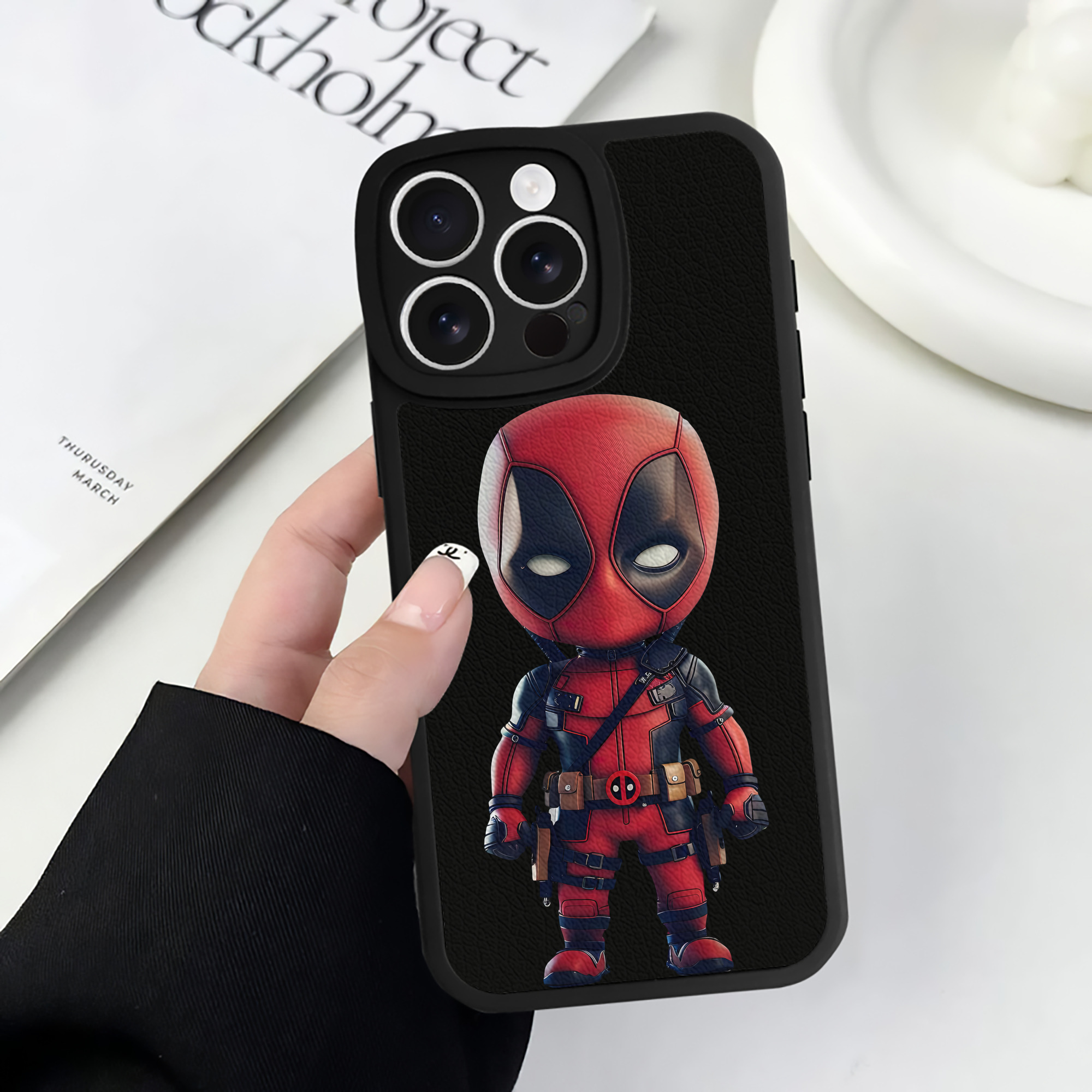 （画像用） Deadpool デッドプール 【iPhone 16シリーズ対応】シリコンスマホケース（レザー調） 材質：シリコン